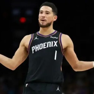 利来体育登录入口-布克全场16投6中，三分6中2得到16分4篮板7助攻